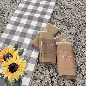 Sunflower Checkered Table Runner and Napkins Set (8)